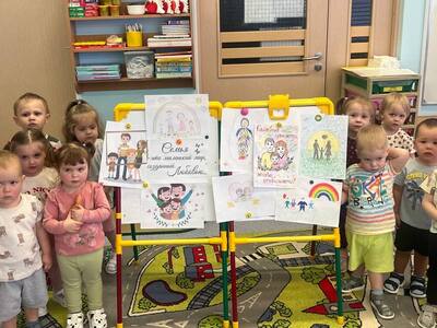 Дети и иллюстрации о семье