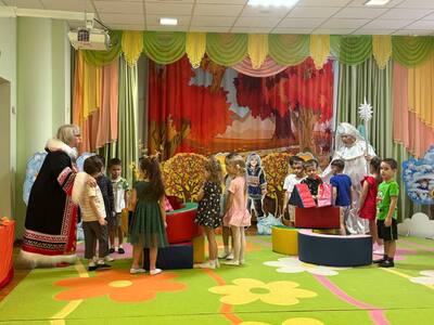 Дети играют